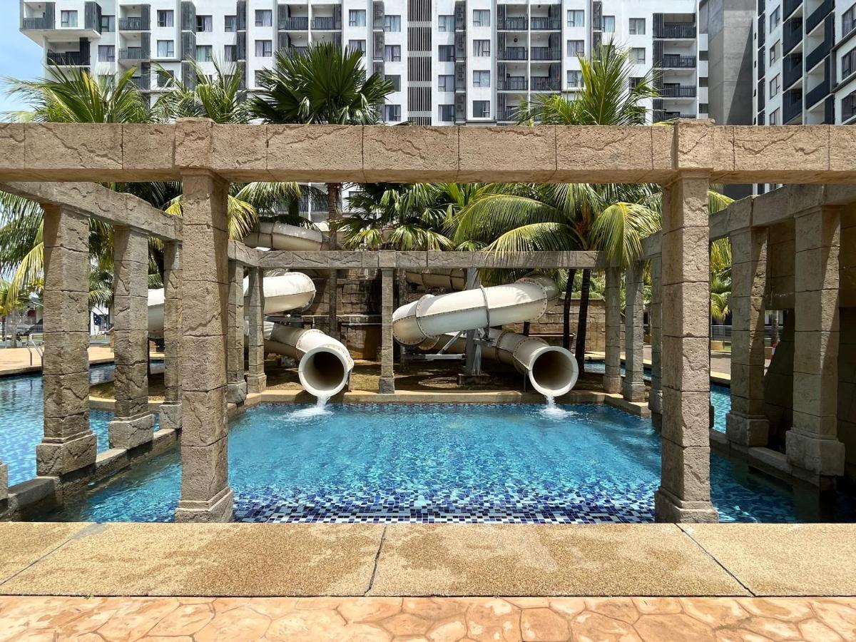 Sg Resort Residence - Beach & Waterpark Kuantan Exterior photo