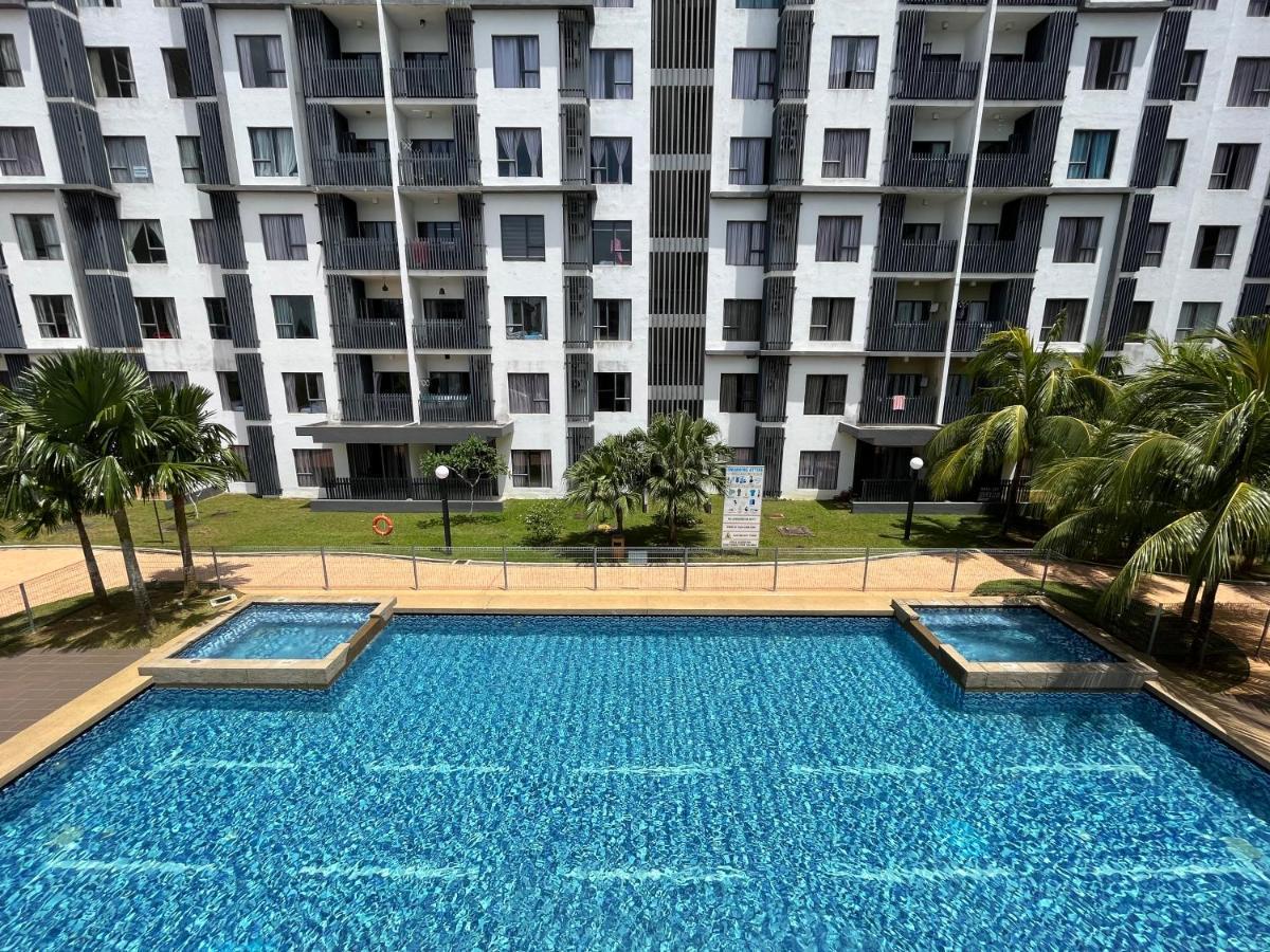 Sg Resort Residence - Beach & Waterpark Kuantan Exterior photo